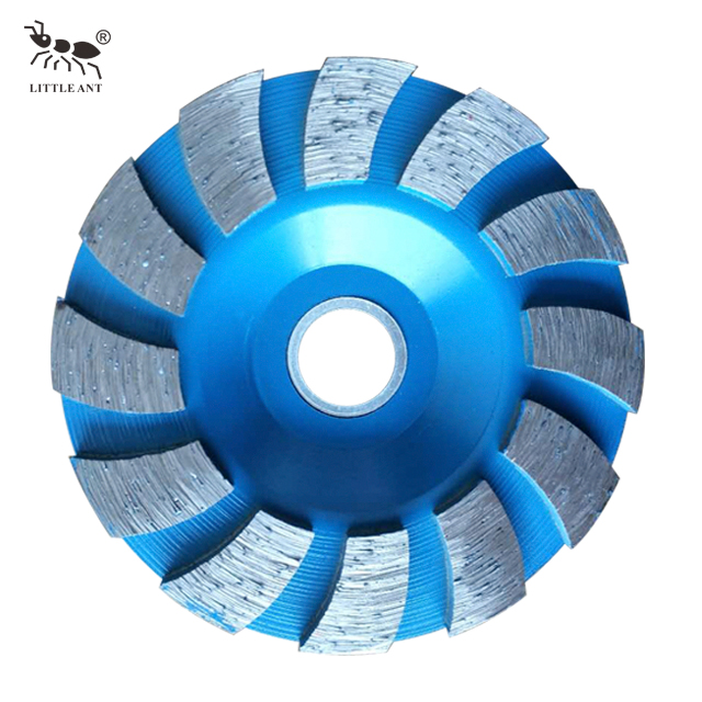 Meule à béton diamantée peinte à liant métallique pour le meulage du béton et de la pierre.